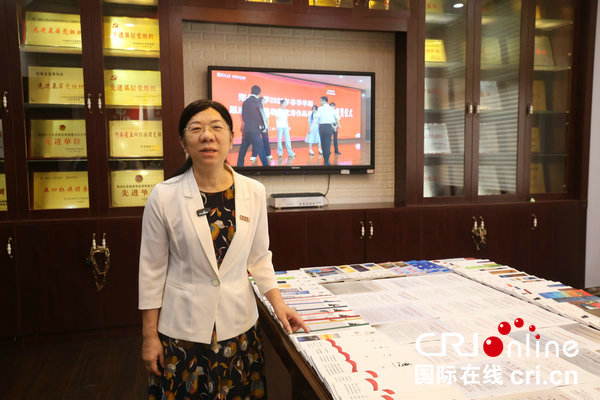 【青春華章·豫你同行】鄭州大學：考古發現厚植文化自信 思政“金課”培育時代新人_fororder_鄭州大學馬克思主義學院院長劉呂紅介紹學院概況 攝影 張雨晴.JPG