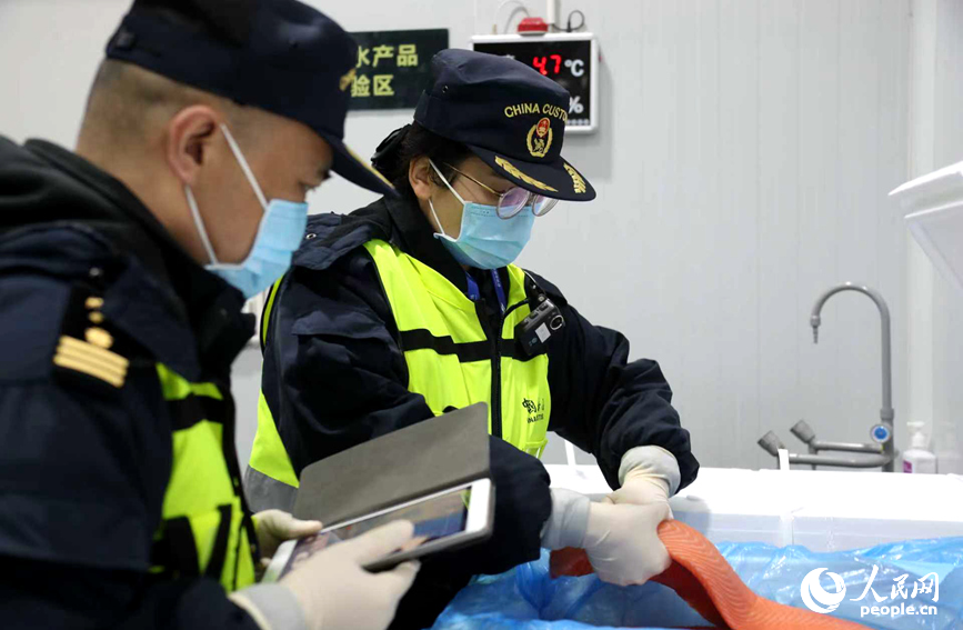 鄭州航空口岸春節保供“爭分奪鮮”_fororder_LOCAL1770858119778MHSGSQL0BN