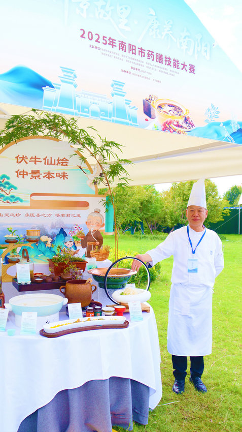 河南南陽舉辦藥膳大賽 22組選手共烹仲景養生宴_fororder_南陽職業學院參賽選手推介藥膳.JPG