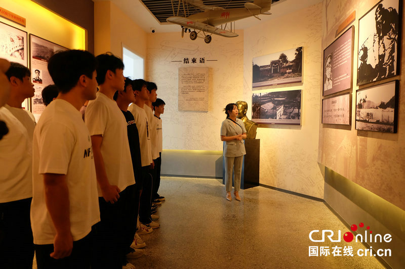 堅持特色辦學 信陽航空職業學院打造航空職業教育新高地_fororder_DSCF3268.JPG