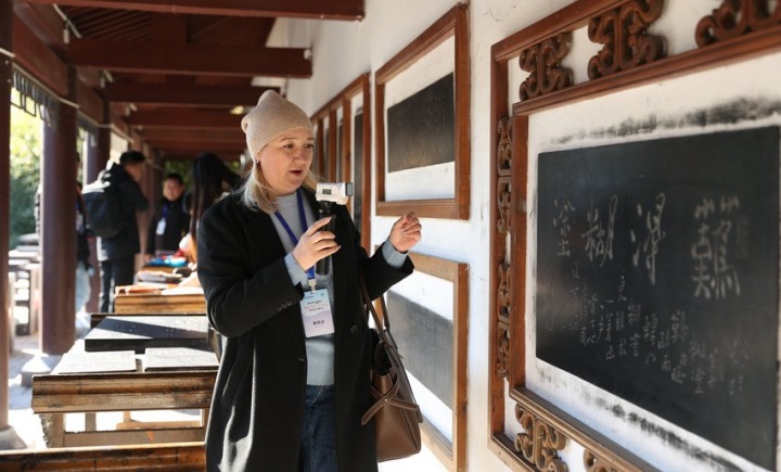 外國網紅“創作魂”燃了！集體“入坑”中國書法拓印_fororder_微信圖片_20251119141829_1014_13