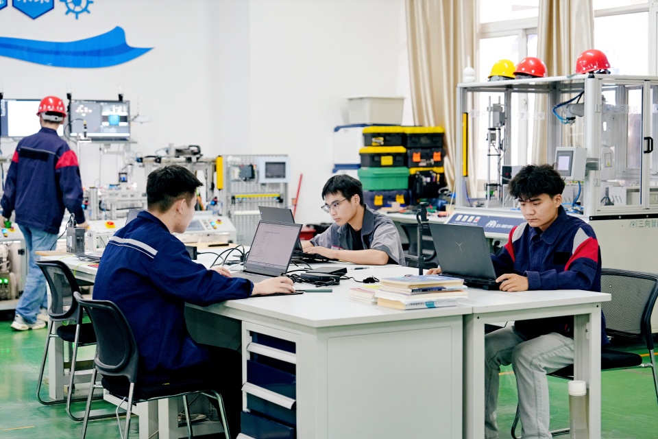 “打”出技能奧斯卡！揭開新鄉職業技術學院“硬核煉匠密碼”