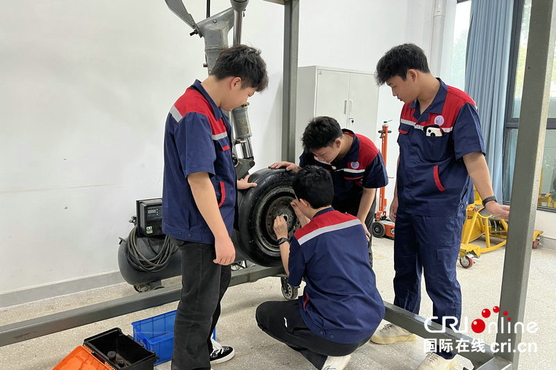 堅持特色辦學 信陽航空職業學院打造航空職業教育新高地_fororder_4