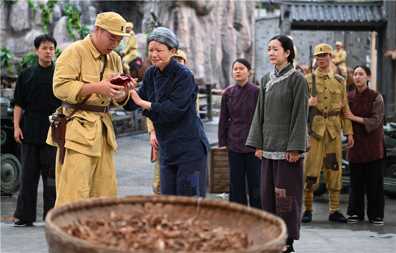 大型紅色實景演出《紅旗不倒大別山》 在新縣首演_fororder_演出現場9（焦漢平 攝）