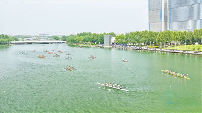 300余名中外學子“艇”進龍子湖 中國·鄭州龍子湖學生賽艇挑戰賽開賽_fororder_1