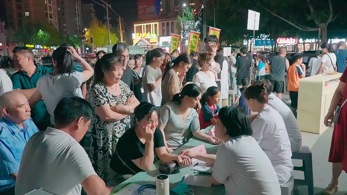 中醫館“搬”進夜市 新鄉解鎖消夏新潮流