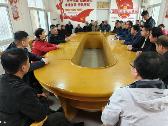 三門峽靈寶市豫靈鎮：重陽敬老宴 暖食潤桑榆_fororder_三門峽機關事務中心同志與底董村民展開“我們的節日 重陽節”座談會 攝影 贠志強