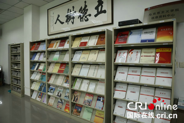 【青春華章·豫你同行】鄭州大學：考古發現厚植文化自信 思政“金課”培育時代新人_fororder_馬克思主義學院信息資料中心 攝影 張雨晴.JPG
