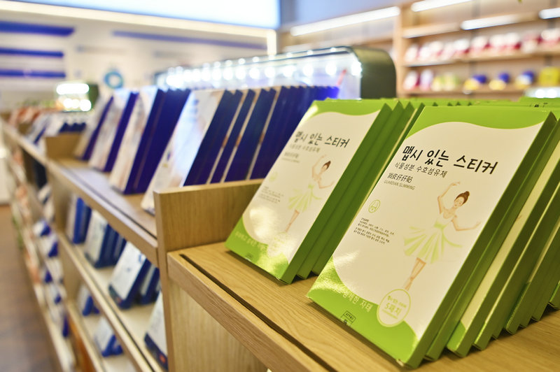 南陽市臥龍區：艾草企業生産忙_fororder_銷售海外的艾産品 攝影 張峰