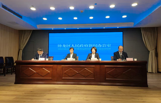 追“新”逐“質” 南陽市臥龍區激活工業發展新動能_fororder_新聞發佈會現場 攝影 王小軍