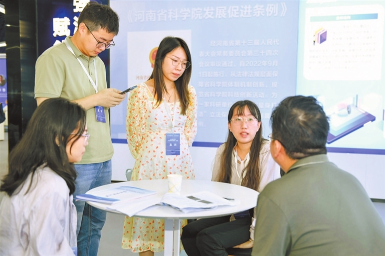 科研“下書架” 成果“上貨架” ——“龍子湖科創路演”打造河南科技成果轉化“超級IP”