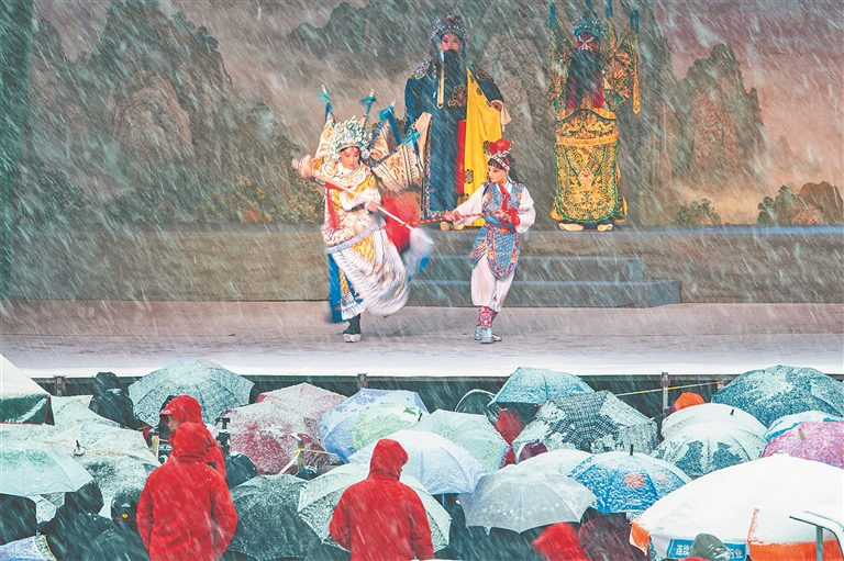一台戲 “暖”了寒冬