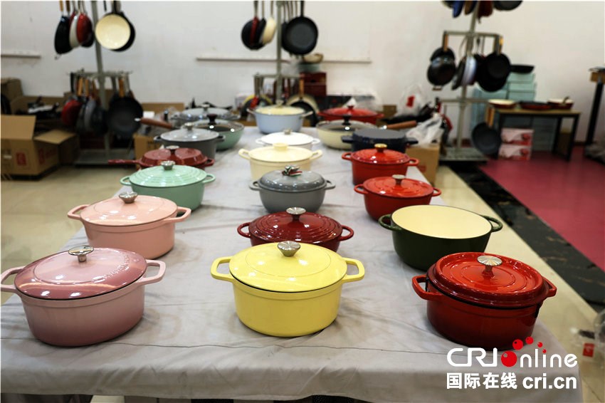 兩岸媒體人走訪“中國鑄鐵鍋之鄉”平頂山郟縣 見證傳統産業煥新生_fororder_微信圖片_20251020081644