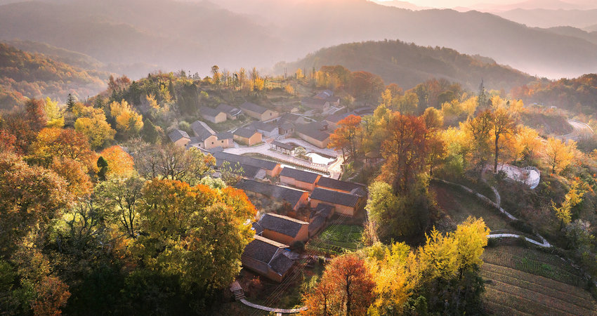 信陽市新縣：紅綠交響繪新卷 老區振興譜華章_fororder_韓山古村落（王玉新 攝）