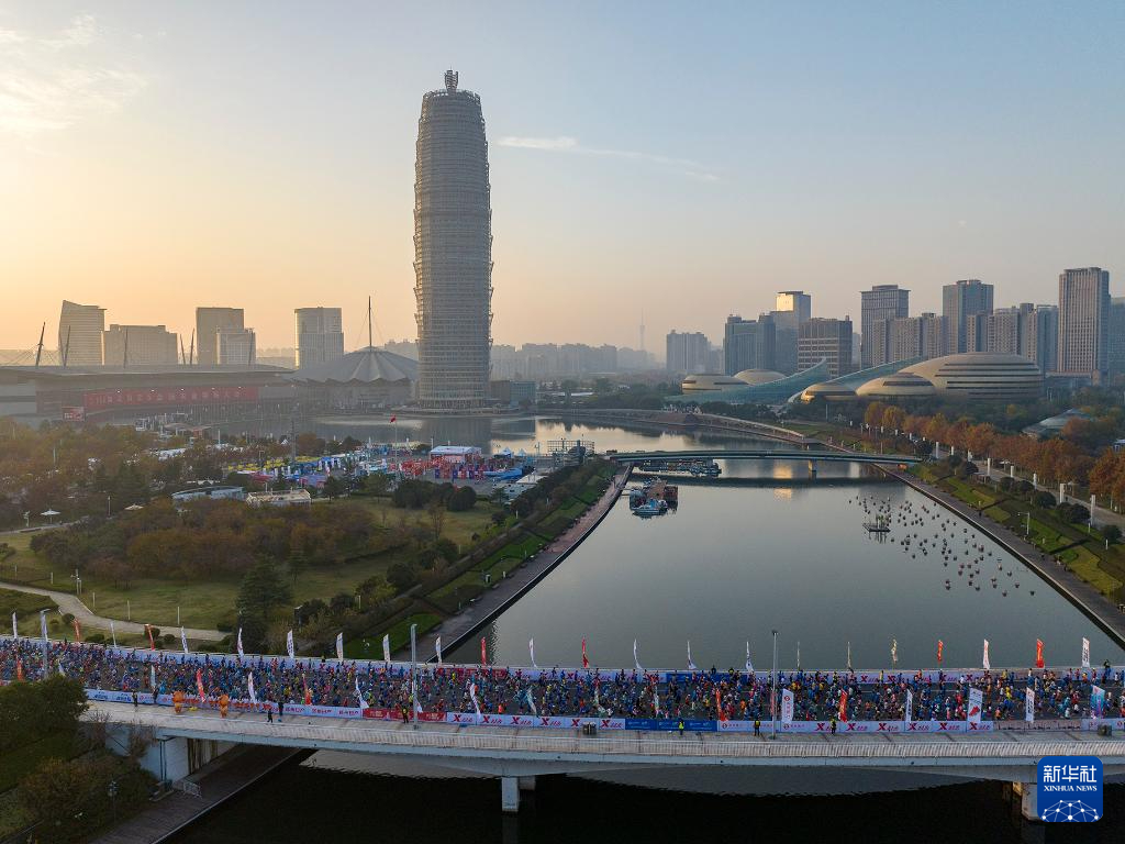 2025鄭州馬拉松鳴槍開跑