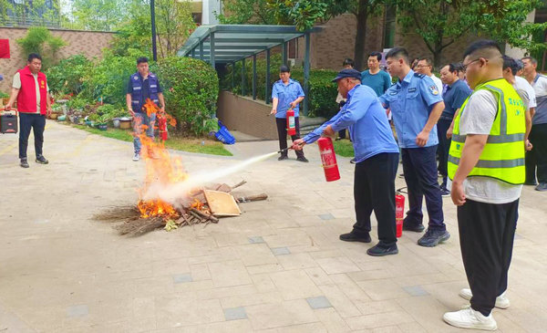 南陽西峽白羽街道：排查安全隱患 築牢安全防線_fororder_白羽街道開展滅火演練 攝影 曹明欣