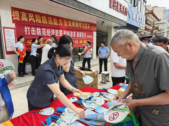 守住錢袋子 河南省淮濱縣法院開展防範非法集資普法宣傳活動_fororder_圖片6
