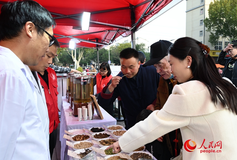 一枚銀針連接世界 “一帶一路”中醫針灸技術交流大會在鄭州舉行