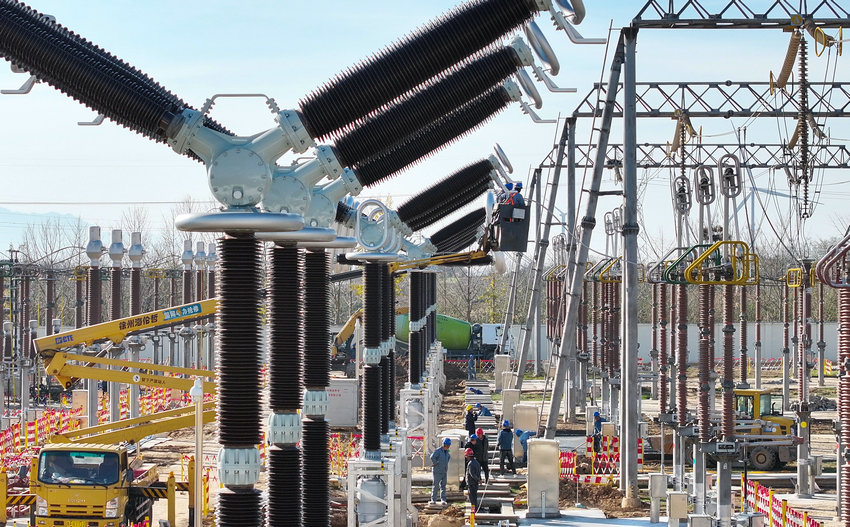全力攻堅75天 河南省內首次換流站大型綜合技改項目完成_fororder_圖片説明:單元I斷路器改造(和歡)_副本