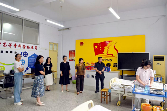 漯河醫專校領導走訪慰問世界職業院校技能大賽備賽團隊_fororder_圖片1