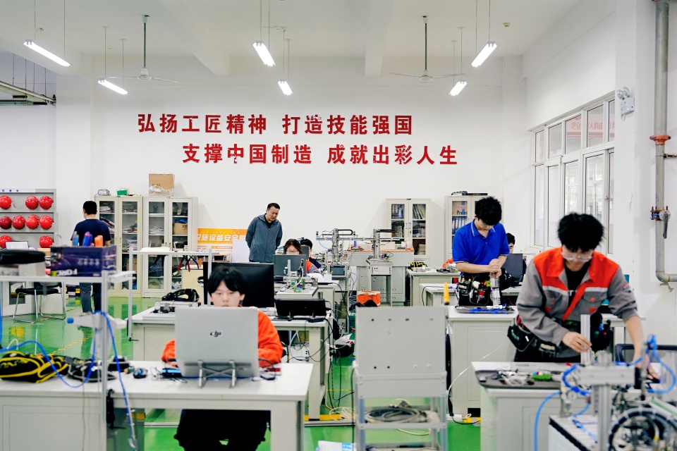 “打”出技能奧斯卡！揭開新鄉職業技術學院“硬核煉匠密碼”