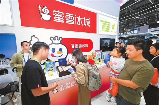 2025世界製造業大會河南館人氣火爆 “車王”“雪王”成頂流名片_fororder_p34_s