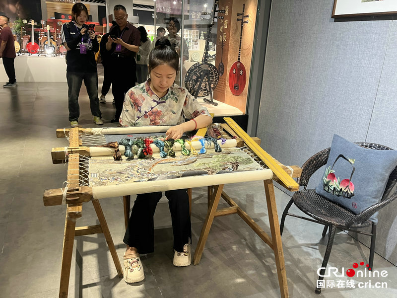 在開封國際藝術品保稅倉“豫”見畢加索 推動“兩器一服”走向全球_fororder_微信圖片_20250629143826_1