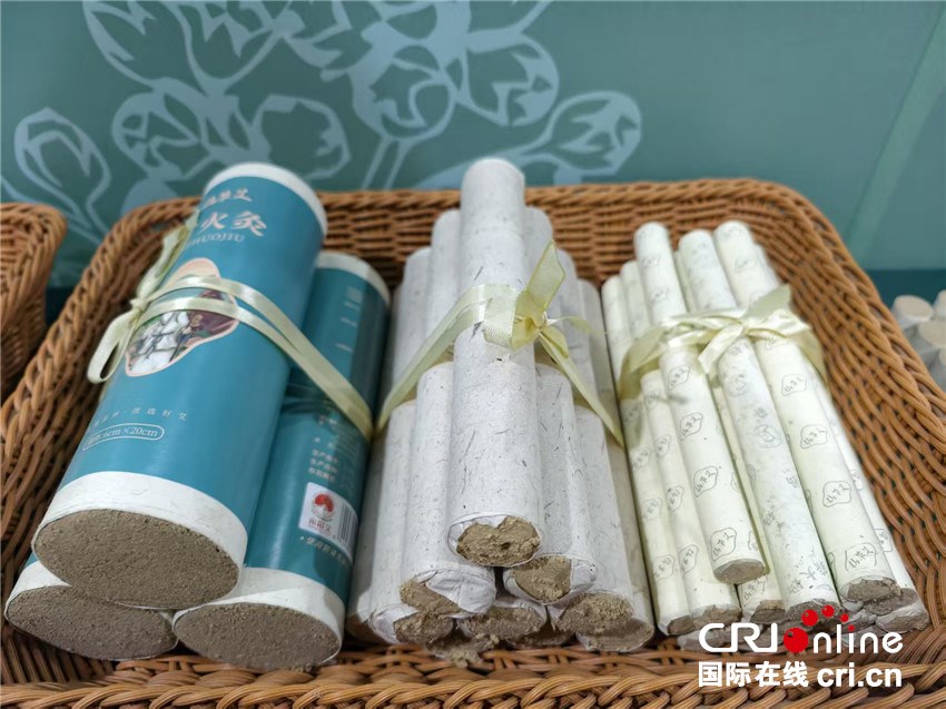 藥草香裏探産業 外國青年、網絡達人“艾”上南陽_fororder_微信圖片_20251113215730_54_55