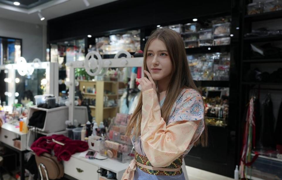 美！跟隨俄羅斯小姐姐在古都洛陽體驗漢服文化