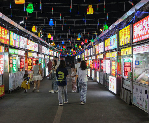 信陽市固始縣：治理出“新” 點亮“夜經濟”_fororder_IMG_5789_副本