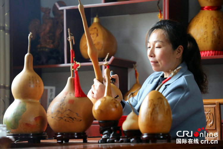 【焦點圖-大圖】【 移動端-焦點圖】【圖説1】河南寶豐：精美葫蘆惹人愛