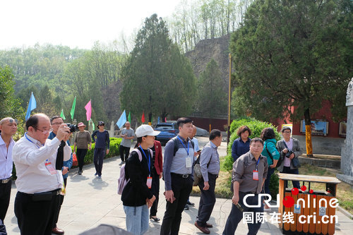 【河南原創 指傳媒 媒體單位 臺辦邀請的】海峽兩岸媒體“姓氏尋根”採訪活動在河南啟動