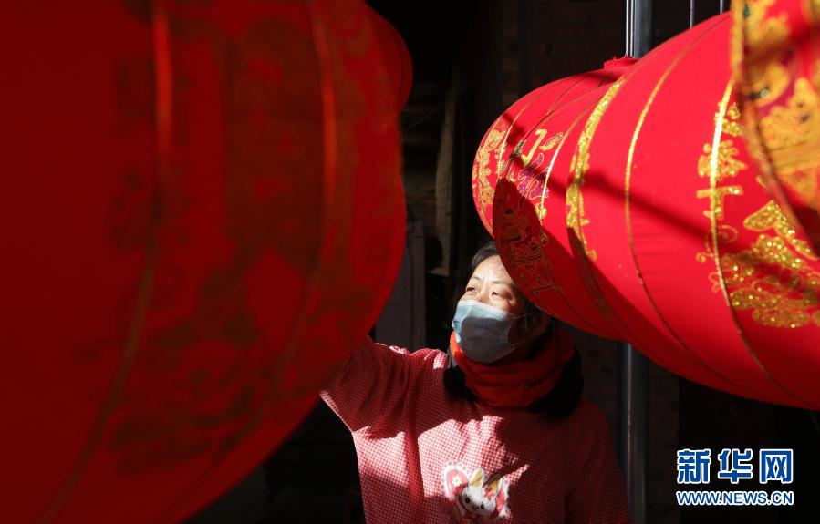 焦作武陟：寒冬時節燈籠生産忙