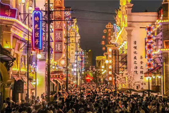 【B】鄭州建業華誼兄弟電影小鎮獲評國家4A級景區