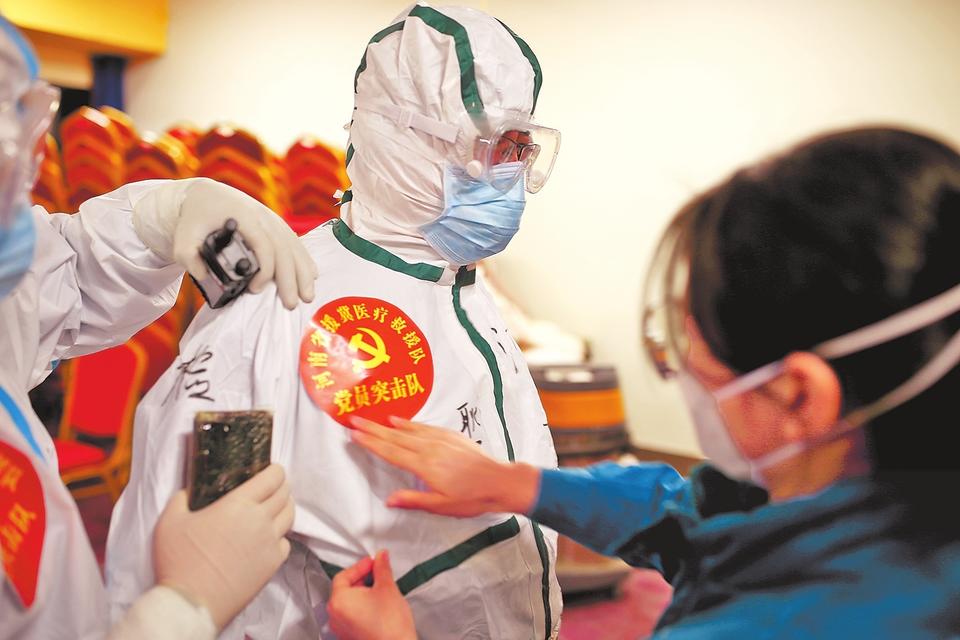 河南省援冀醫療隊投入石家莊疫情防控醫療轉運任務