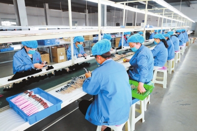【河南好項目-圖片】（頁面標題：鹿邑化粧刷生産基地）鹿邑：打造中國化粧刷之鄉