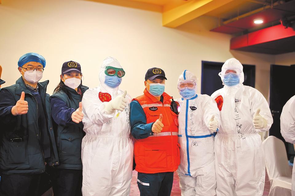 河南省援冀醫療隊投入石家莊疫情防控醫療轉運任務