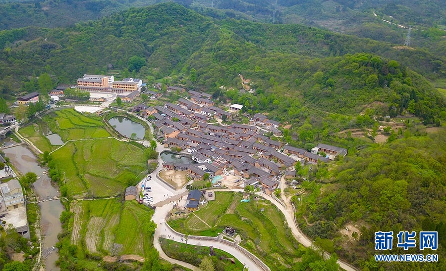 信陽新縣：昔日破爛山 今日幸福塆