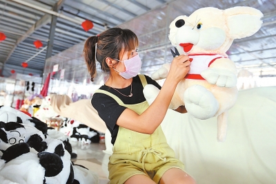 【河南好項目-圖片】（頁面標題：玩具加工助民增收）內黃縣毛絨玩具加工助民增收脫貧