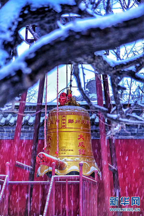 紅墻青瓦遇白雪 文廟銀裝似畫卷