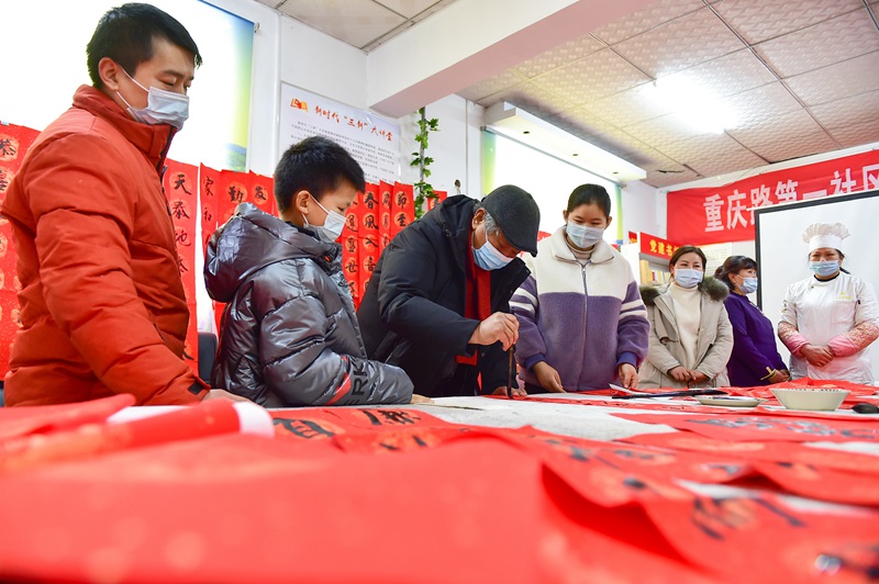 河南洛陽：就地過年 暖意滿滿