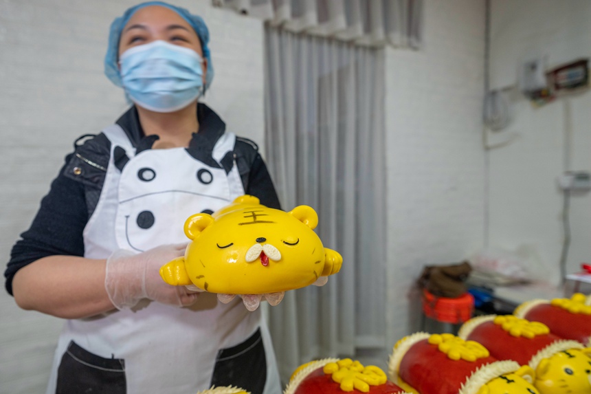 河南三門峽：手工花饃虎虎生威迎虎年