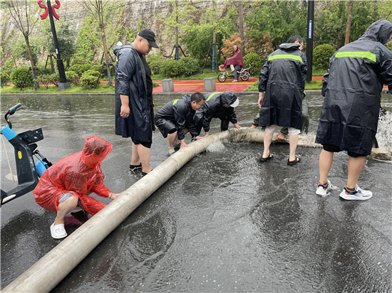 開封市鼓樓區州橋街道多舉措應對暴雨天氣 全力保障轄區群眾安全_fororder_圖片2