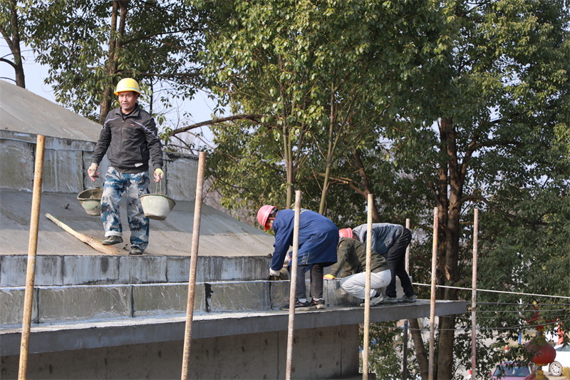 【原創】信陽市浉河區：得意學堂項目建設緊鑼密鼓_fororder_塗抹水泥灰漿