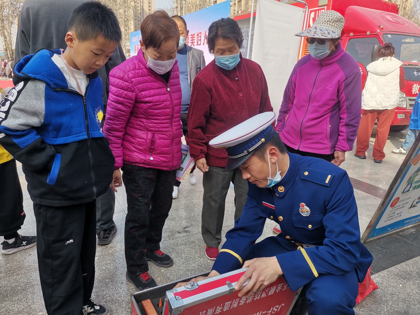 60年延續不斷！河南各地掀起“學雷鋒”熱潮