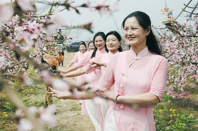 【原創】開封尉氏：桃花盛開春意濃_fororder_人面桃花相映紅，灼灼桃紅醉春風。