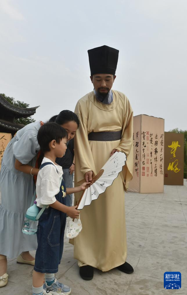 河南開封：“書畫肆集”聚人氣 文風雅韻樂遊園