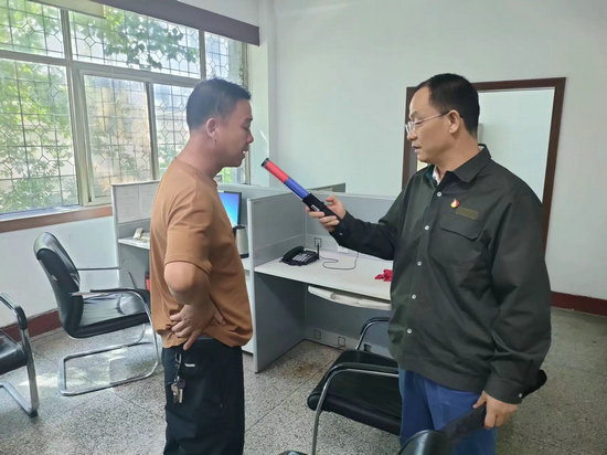 【原創】國網電力三門峽供電公司：“三強化”持續推進“違規、違紀”整治常態長效_fororder_國網三門峽供電公司紀檢幹部深入各班組站所、重點崗位人員進行“酒駕醉駕”突擊檢查。 攝影 李茂強