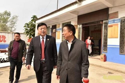 【河南供稿】週口市鹿邑縣檢察院檢察長魯建軍深入聯繫點調研扶貧工作