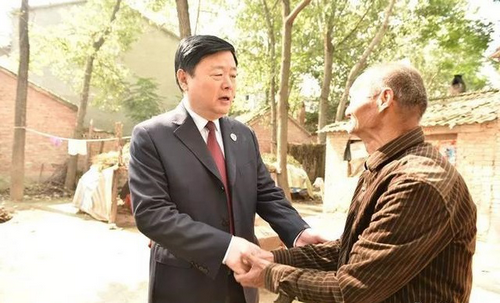 【河南供稿】週口市鹿邑縣檢察院檢察長魯建軍深入聯繫點調研扶貧工作